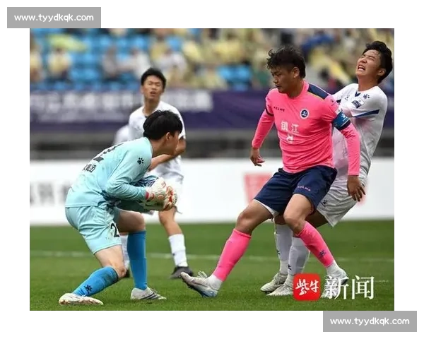 苏超决战:淮安草根带伤死磕南通,拼至终场燃爆 3 万人