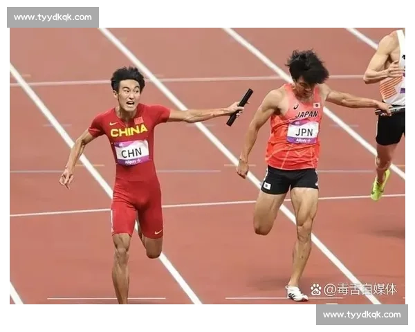 土著田径赛名场面：原木接力摔出表情包