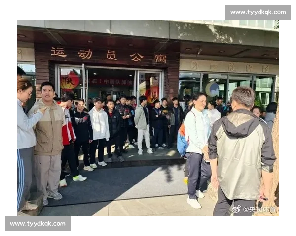 张博恒社媒晒银:路灯下的路,通向新周期 张博恒社媒晒银:路灯下的路,通向新周期